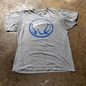 VINTAGE NIKE SHIRT 
SIZE M